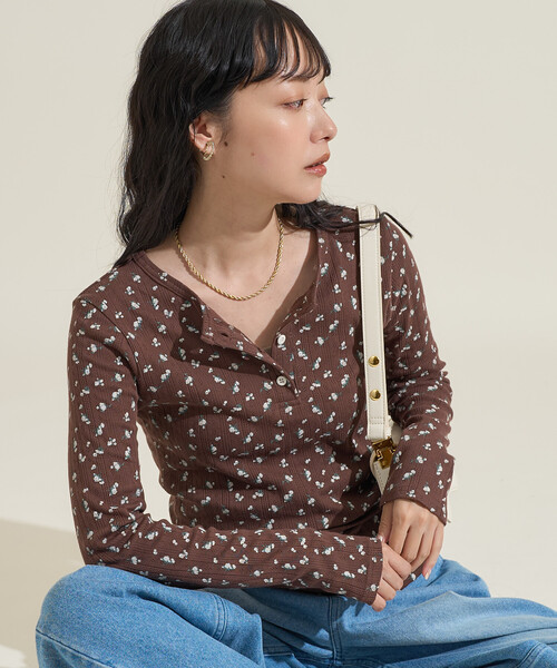 FREAK'S STORE（フリークスストア）の「花柄針抜き フライス ヘンリーネック ロンT（Tシャツ/カットソー・レディース・チャコール/ライトグレー/ブラウン/オフホワイト・ﾌﾘ-）」の22枚目の写真