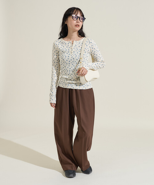 FREAK'S STORE（フリークスストア）の「花柄針抜き フライス ヘンリーネック ロンT（Tシャツ/カットソー・レディース・チャコール/ライトグレー/ブラウン/オフホワイト・ﾌﾘ-）」の19枚目の写真