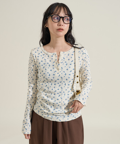 FREAK'S STORE（フリークスストア）の「花柄針抜き フライス ヘンリーネック ロンT（Tシャツ/カットソー・レディース・チャコール/ライトグレー/ブラウン/オフホワイト・ﾌﾘ-）」の15枚目の写真