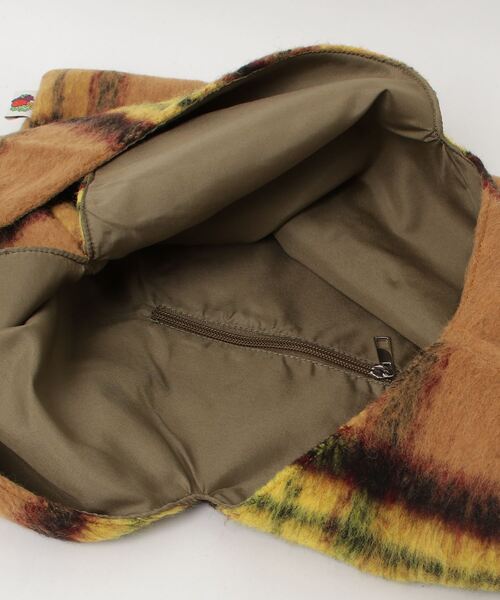 FRUIT OF THE LOOM（フルーツオブザルーム）の「【FRUIT OF THE LOOM/フルーツオブザルーム】FTL SHAGGY HAND BAG（ハンドバッグ・レディース・イエロー/パープル/ブルー・FREE）」の7枚目の写真