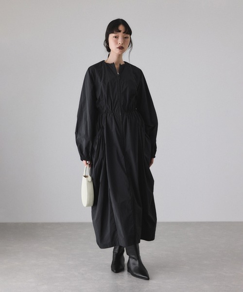 ADAM ET ROPE'（アダムエロペ）の「ナイロンコクーンワンピースコート（ナイロンジャケット・レディース・ブラック/ベージュ・FREE）」の5枚目の写真