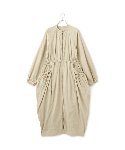 ADAM ET ROPE'（アダムエロペ）の「ナイロンコクーンワンピースコート（ナイロンジャケット・レディース・ブラック/ベージュ・FREE）」の16枚目の写真