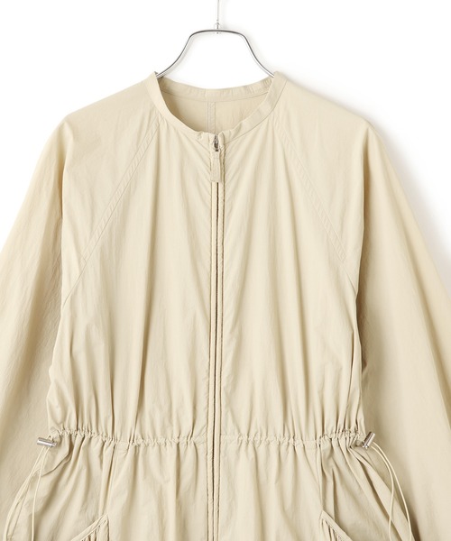 ADAM ET ROPE'（アダムエロペ）の「ナイロンコクーンワンピースコート（ナイロンジャケット・レディース・ブラック/ベージュ・FREE）」の18枚目の写真