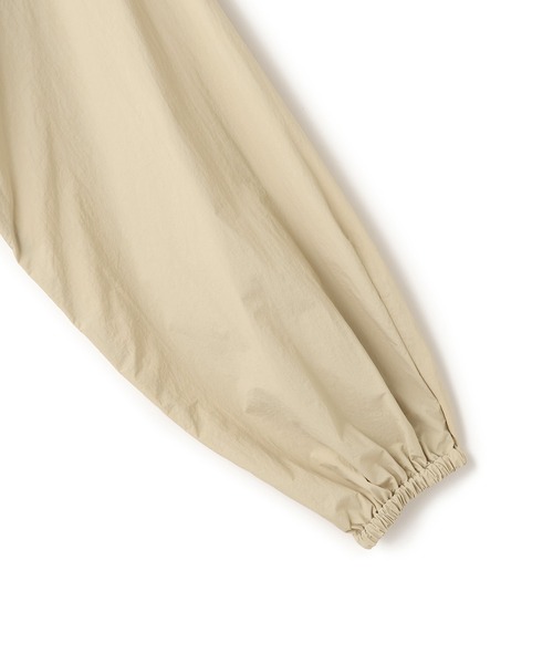 ADAM ET ROPE'（アダムエロペ）の「ナイロンコクーンワンピースコート（ナイロンジャケット・レディース・ブラック/ベージュ・FREE）」の20枚目の写真