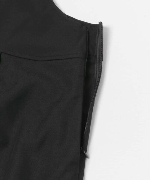 URBAN RESEARCH DOORS(アーバンリサーチドアーズ)の「深Uネック切替ジャンパースカート(ワンピース・レディース・チャコールグレー/ブラック・MEDIUM)」の3枚目の写真