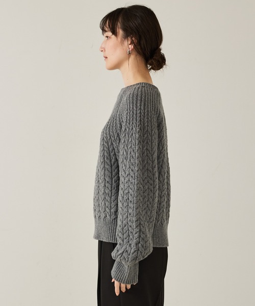 qualite（カリテ）の「ケーブルスラッシュネックニット/秋服/冬服/ハイゲージニット/ローゲージニット（ニット/セーター・レディース・アイボリー/グレー・フリー）」の9枚目の写真