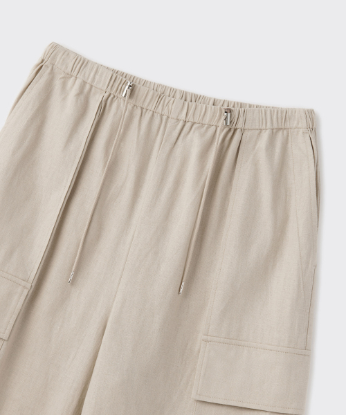 MUSINSA STANDARD WOMAN（ムシンサスタンダードウーマン）の「ウィメンズリネンブレンドワイドカーゴバンディングパンツ[ライトベージュ]（その他パンツ・レディース・その他・30/24/26/28）」の4枚目の写真