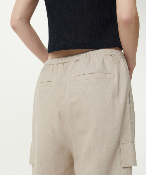 MUSINSA STANDARD WOMAN（ムシンサスタンダードウーマン）の「ウィメンズリネンブレンドワイドカーゴバンディングパンツ[ライトベージュ]（その他パンツ・レディース・その他・30/24/26/28）」の6枚目の写真
