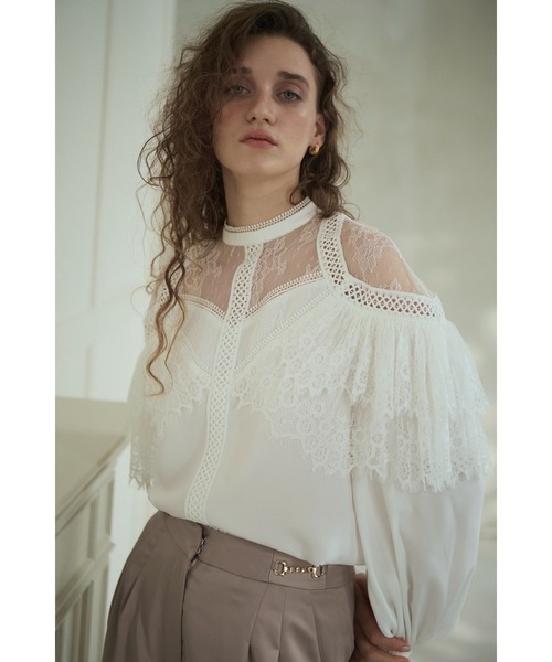 Estella.K(エステラケー)の「Oliviela Lace Blouse レースブレードトリムBL(シャツ/ブラウス・レディース・オフホワイト/ブラック・FREE)」の2枚目の写真