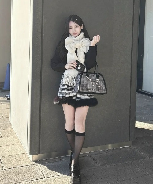 Maison de FLEUR（メゾンドフルール）の「チャーム付きツイード2Wayバッグ（ハンドバッグ・レディース・ライトピンク/ブラック・FREE）」の3枚目の写真