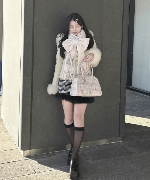 Maison de FLEUR（メゾンドフルール）の「チャーム付きツイード2Wayバッグ（ハンドバッグ・レディース・ライトピンク/ブラック・FREE）」の5枚目の写真