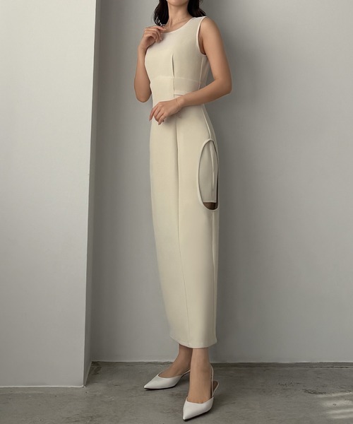 Louere(ルエレ)の「サークルスリットノースリーブワンピース(ワンピース・レディース・ブラック/アイボリー/ダークグレー・SMALL/MEDIUM/LARGE/X-LARGE)」の2枚目の写真