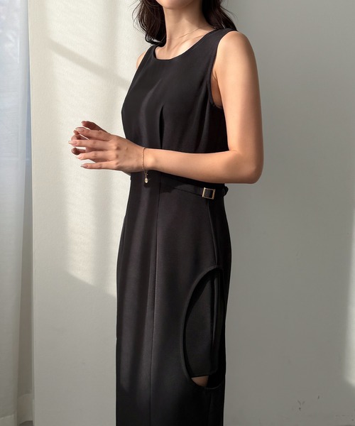 Louere(ルエレ)の「サークルスリットノースリーブワンピース(ワンピース・レディース・ブラック/アイボリー/ダークグレー・SMALL/MEDIUM/LARGE/X-LARGE)」の5枚目の写真