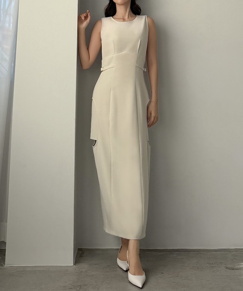 Louere(ルエレ)の「サークルスリットノースリーブワンピース(ワンピース・レディース・ブラック/アイボリー/ダークグレー・SMALL/MEDIUM/LARGE/X-LARGE)」の11枚目の写真