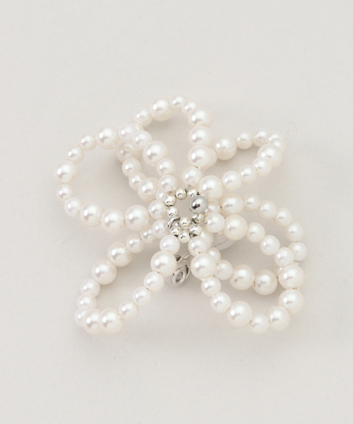 La TOTALITE（ラトータリテ）の「POP ADER.bijoux/ポップ アデルビジュー Emilie earring（イヤリング・レディース・ホワイト・FREE）」の4枚目の写真