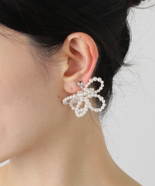 La TOTALITE（ラトータリテ）の「POP ADER.bijoux/ポップ アデルビジュー Emilie earring（イヤリング・レディース・ホワイト・FREE）」の6枚目の写真