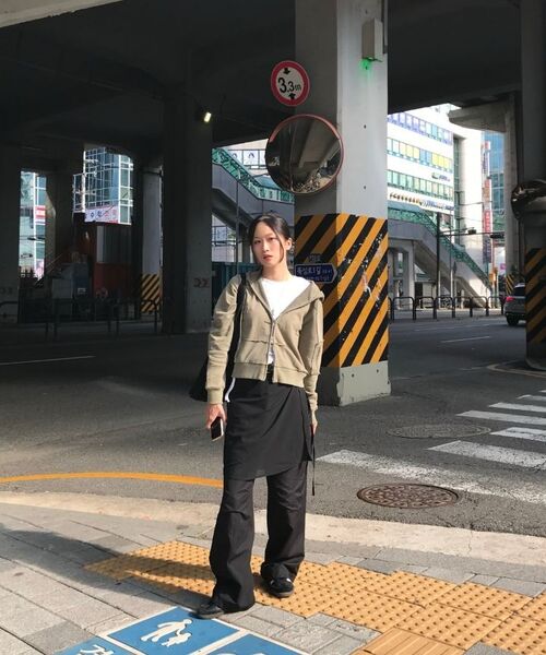 EPISODE UNTITLED(エピソードアンタイトルド)の「SYMBOL MATCH PIGMENT ZIP-UP HOODIE_KHAKI(パーカー・レディース・その他・2/3)」の22枚目の写真