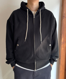 YOUNEEDGARMENTS（ユーニーズガーメンツ）の「カーブドフードスウェットパーカー（ブラック）（パーカー）」