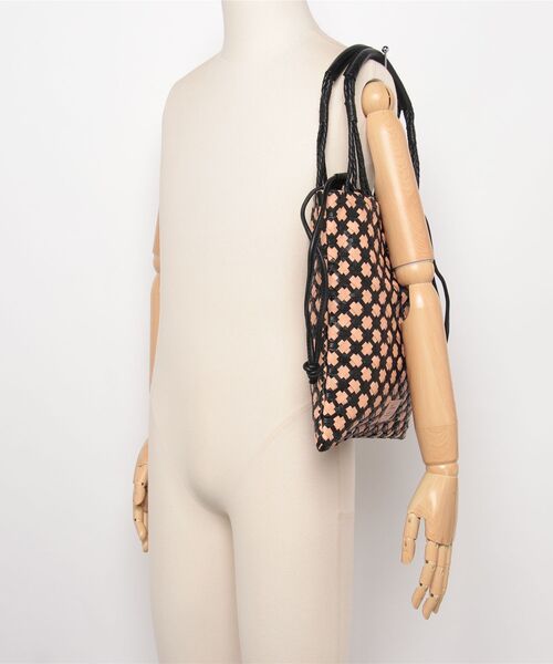 MASSIVE STORE(マッシブストア)の「【Swaraj/スワラージ】レザー・メッシSQ BAG?(羊革)(ショルダーバッグ・メンズ・ブラック/ブラック系その他・FREE)」の6枚目の写真