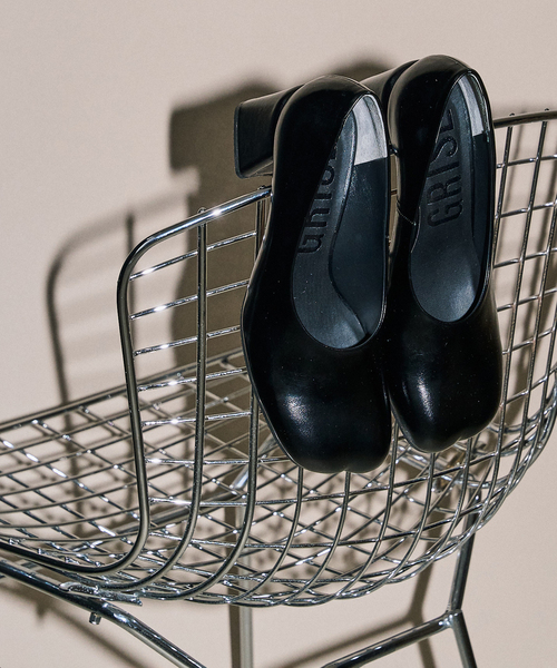 GRISE(グリーズ)の「GRISE6.5cmレザーCURVYパンプス(パンプス・レディース・ブラック/レッド/ホワイト・22.5cm/22cm/25cm/23cm/24.5cm/24cm/23.5cm)」の5枚目の写真