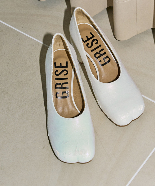 GRISE(グリーズ)の「GRISE6.5cmレザーCURVYパンプス(パンプス・レディース・ブラック/レッド/ホワイト・22.5cm/22cm/25cm/23cm/24.5cm/24cm/23.5cm)」の8枚目の写真