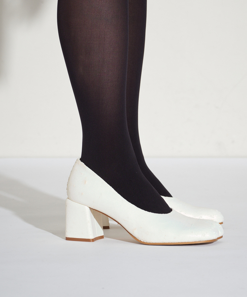 GRISE(グリーズ)の「GRISE6.5cmレザーCURVYパンプス(パンプス・レディース・ブラック/レッド/ホワイト・22.5cm/22cm/25cm/23cm/24.5cm/24cm/23.5cm)」の18枚目の写真