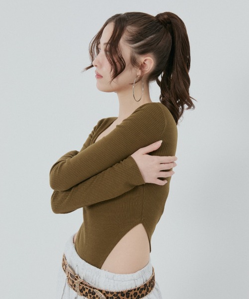 BLONDEY(ブロンディ)の「スクエアネックハイレグトップス(Tシャツ/カットソー・レディース・ホワイト/ブラック/カーキ・FREE)」の13枚目の写真