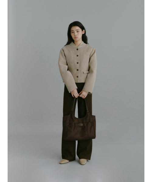 Yuje(ユジェ)の「SUEDE LIBER BAG_middle (2color)(ショルダーバッグ・レディース・ブラック/ダークブラウン・FREE)」の12枚目の写真