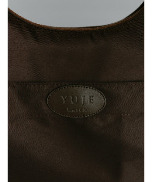 Yuje(ユジェ)の「SUEDE LIBER BAG_middle (2color)(ショルダーバッグ・レディース・ブラック/ダークブラウン・FREE)」の18枚目の写真