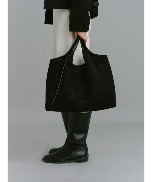 Yuje(ユジェ)の「SUEDE LIBER BAG_middle (2color)(ショルダーバッグ・レディース・ブラック/ダークブラウン・FREE)」の22枚目の写真