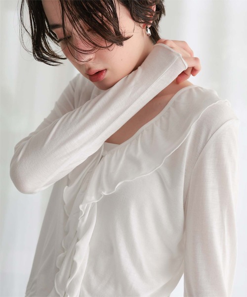 titivate（ティティベイト）の「フリルデザインカットソートップス（Tシャツ/カットソー・レディース・ライトブルー/ライトグレー/ブラック/オフホワイト・FREE）」の11枚目の写真