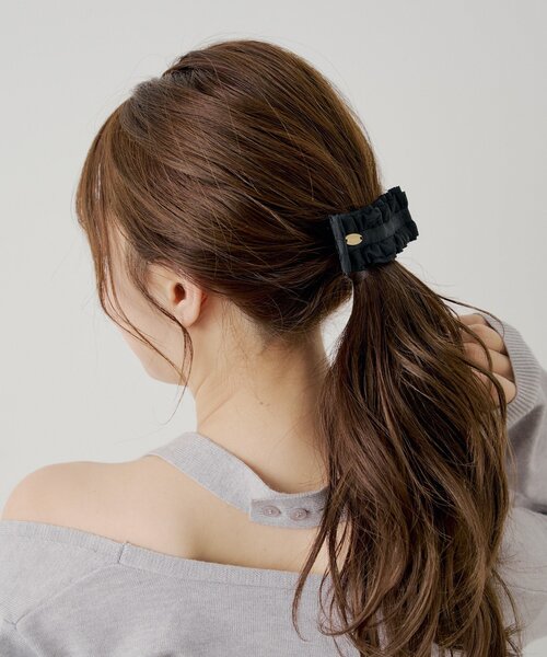 Chico（チコ）の「ギャザーフリルバレッタセット（バレッタ/ヘアクリップ・レディース・ブラック/アイボリー・FREE）」の7枚目の写真