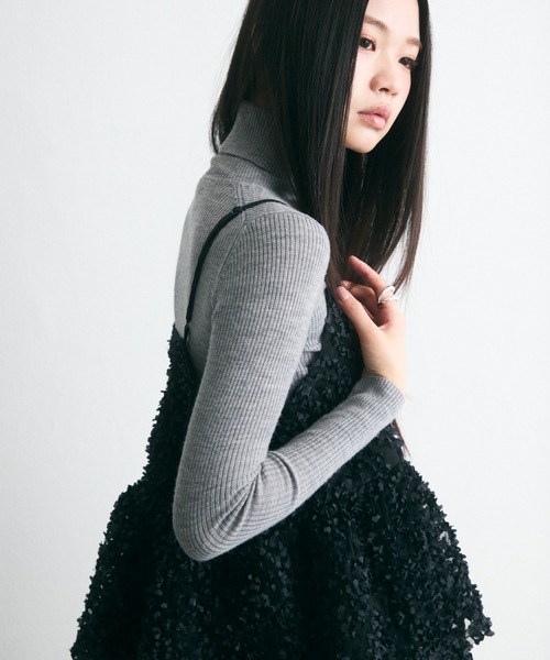 krahe(クレーエ)の「3Dジャガード フェザー フリンジ チュール ビスチェ(キャミソール・レディース・ブラック/ホワイト・FREE)」の20枚目の写真