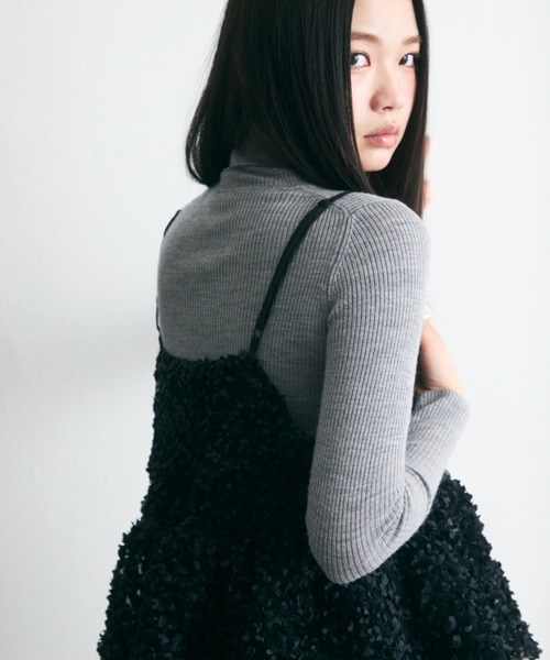 krahe(クレーエ)の「3Dジャガード フェザー フリンジ チュール ビスチェ(キャミソール・レディース・ブラック/ホワイト・FREE)」の21枚目の写真