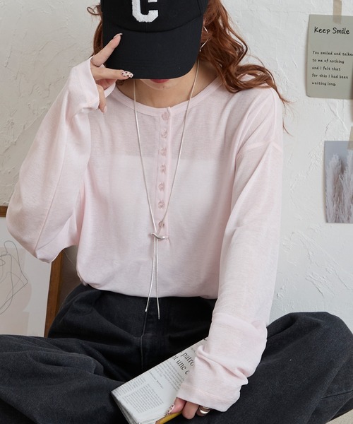MONO-MART（モノマート）の「【anyway.シリーズ】フローティ シアー ヘンリーネック 2WAYトップス <スマートウォッシュ>（Tシャツ/カットソー・レディース・ライトピンク/ブラック/レッド/ブラウン/ベージュ/ネイビー/チャコールグレー/グレー/オフホワイト/ライトブルー/カーキ/グレイッシュブルー/ライトイエロー/ブルーグリーン・FREE）」の13枚目の写真