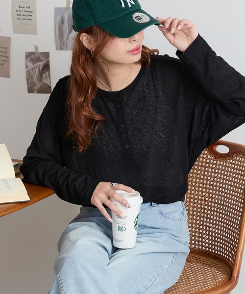 MONO-MART（モノマート）の「【anyway.シリーズ】フローティ シアー ヘンリーネック 2WAYトップス <スマートウォッシュ>（Tシャツ/カットソー・レディース・ライトピンク/ブラック/レッド/ブラウン/ベージュ/ネイビー/チャコールグレー/グレー/オフホワイト/ライトブルー/カーキ/グレイッシュブルー/ライトイエロー/ブルーグリーン・FREE）」の15枚目の写真