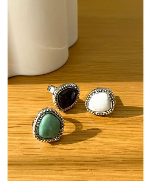 Ungrid（アングリッド）の「ストーンリング（リング・レディース・ターコイズブルー/オフホワイト/ブラウン・FREE）」の4枚目の写真