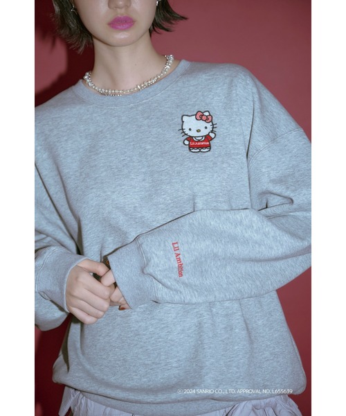 Lil Ambition(リルアンビション)の「HELLO KITTY×Lil Ambition Wappen Sweat ワッペンスウェット ハローキティコラボ(スウェット・レディース・ネイビー/グレー・フリー)」の6枚目の写真