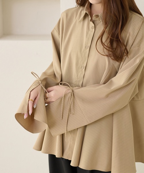 apres jour clair(アプレジュールクレア)の「【apres jour clair】ペプラムチュニックシャツ(シャツ/ブラウス・レディース・ブルー/ベージュ/アイボリー・X-LARGE/フリー)」の2枚目の写真