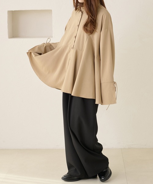 apres jour clair(アプレジュールクレア)の「【apres jour clair】ペプラムチュニックシャツ(シャツ/ブラウス・レディース・ブルー/ベージュ/アイボリー・X-LARGE/フリー)」の4枚目の写真