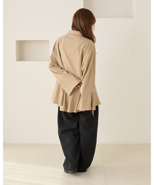 apres jour clair(アプレジュールクレア)の「【apres jour clair】ペプラムチュニックシャツ(シャツ/ブラウス・レディース・ブルー/ベージュ/アイボリー・X-LARGE/フリー)」の6枚目の写真