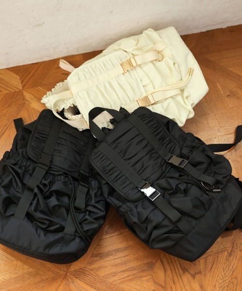 DONOBAN（ドノバン）の「ショルダーフリルギャザーリュック（バックパック/リュック・レディース・ブラック×ブラック/アイボリー/ブラック×シルバー・ONE SIZE）」の16枚目の写真