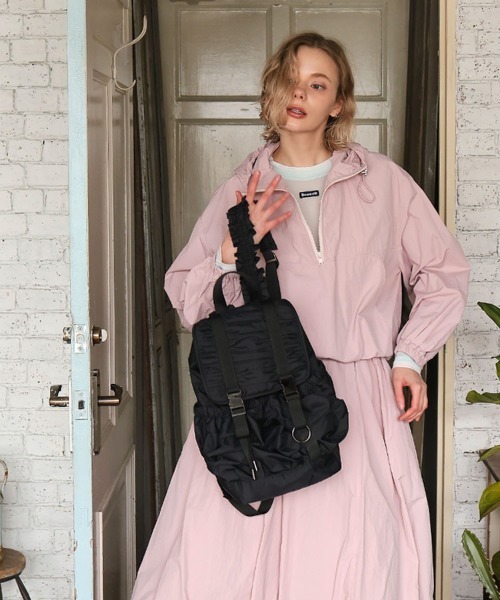 DONOBAN（ドノバン）の「ショルダーフリルギャザーリュック（バックパック/リュック・レディース・ブラック×ブラック/アイボリー/ブラック×シルバー・ONE SIZE）」の10枚目の写真