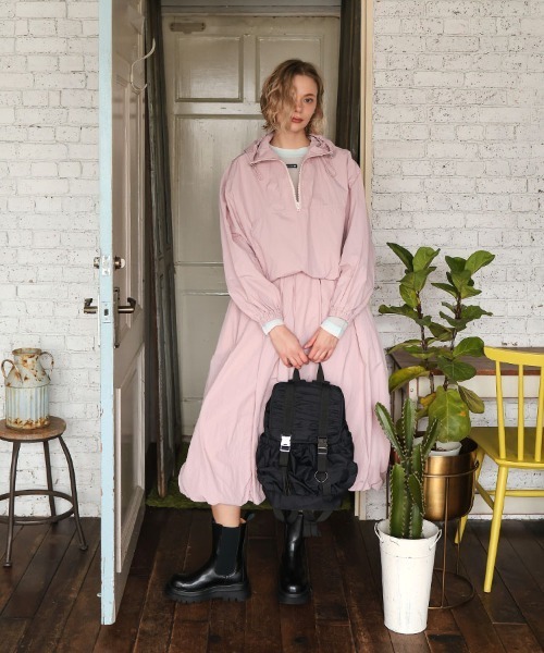 DONOBAN（ドノバン）の「ショルダーフリルギャザーリュック（バックパック/リュック・レディース・ブラック×ブラック/アイボリー/ブラック×シルバー・ONE SIZE）」の12枚目の写真