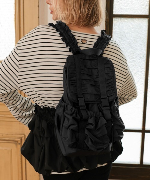 DONOBAN（ドノバン）の「ショルダーフリルギャザーリュック（バックパック/リュック・レディース・ブラック×ブラック/アイボリー/ブラック×シルバー・ONE SIZE）」の7枚目の写真