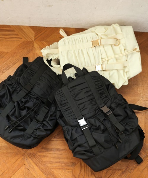 DONOBAN（ドノバン）の「ショルダーフリルギャザーリュック（バックパック/リュック・レディース・ブラック×ブラック/アイボリー/ブラック×シルバー・ONE SIZE）」の9枚目の写真
