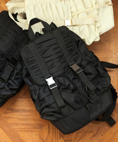 DONOBAN（ドノバン）の「ショルダーフリルギャザーリュック（バックパック/リュック・レディース・ブラック×ブラック/アイボリー/ブラック×シルバー・ONE SIZE）」の4枚目の写真