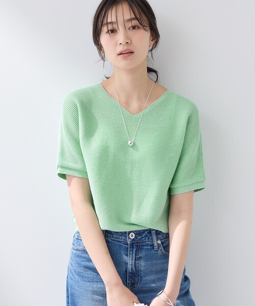 INDIVI(インディヴィ)の「【リネン混】Vネックラメニット(ニット/セーター・レディース・ブラック/ライトグレー/グリーン系/オフホワイト・38/15 )」の1枚目の写真