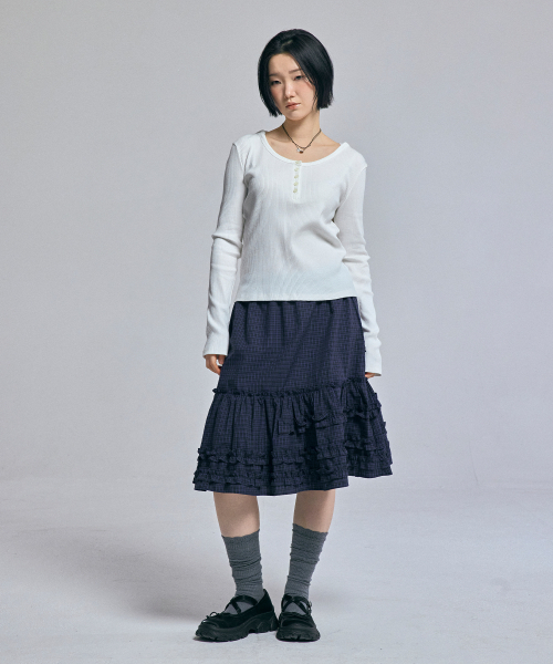 AWESOME STUDIO（オーサムスタジオ）の「ボタンヘンリーネックフードTシャツホワイト（パーカー・レディース・ホワイト・FREE）」の3枚目の写真