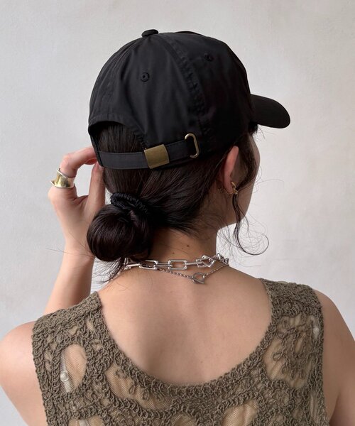 DouDou(ドゥドゥ)の「撥水加工ナイロンキャップ(ハット・レディース・グレイッシュベージュ/ブラック・FREE)」の4枚目の写真